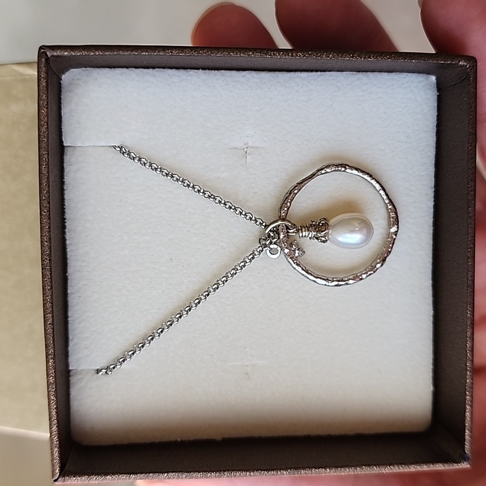 Pearl and Silver hoop necklace